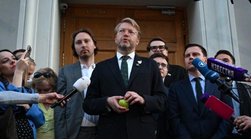 Russia blocks only anti-war party from elections
