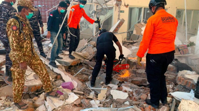 Powerful earthquake off Indonesia kills 20, sparks mass evacuations