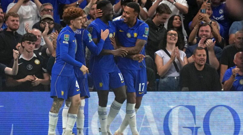 Welbeck scores first Chelsea goal in League Cup win over Luton