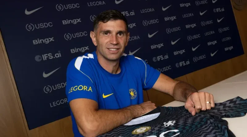 Chelsea sign goalkeeper Emiliano Martinez from Aston Villa