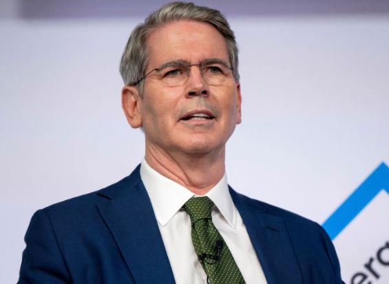 Oil falls ahead of US plan for economic war on Iran
