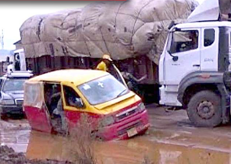 Who failed travellers on Benin-Asaba road?