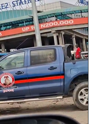 Video: NFSS vehicle obstructs pedestrian walkway at Mile 2