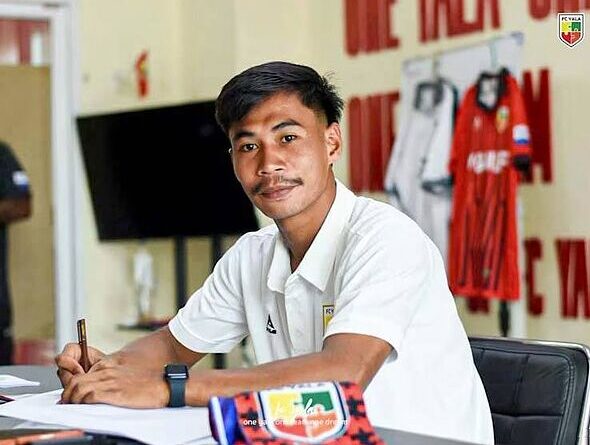 24-yr-old footballer dies after lightning strikes pitch during match