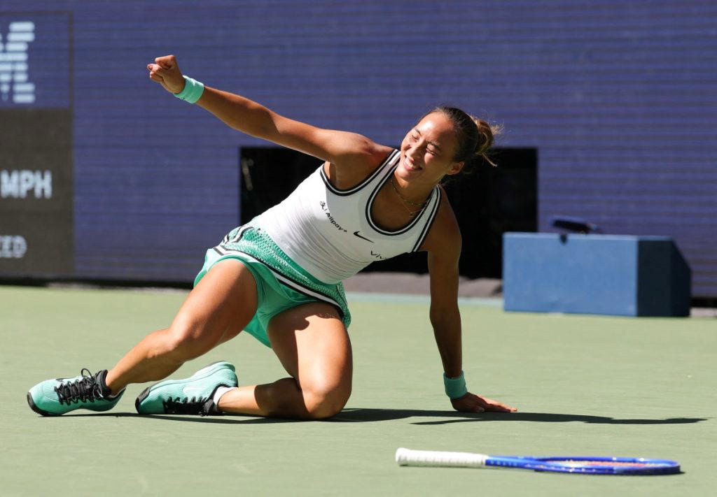 US Open: Zheng stuns Swiatek after another 5-0 comeback
