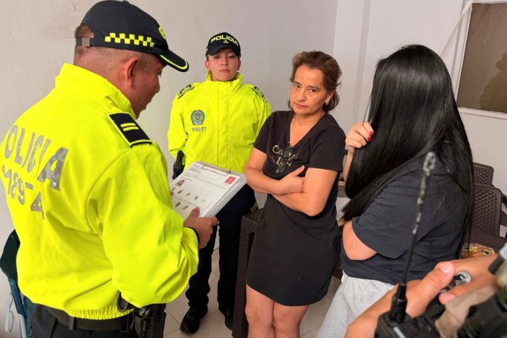 Wife, daughter of drug lord Fito captured in Colombia