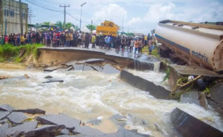 Commuters stranded as floods cut off Agbarho/Ughelli road