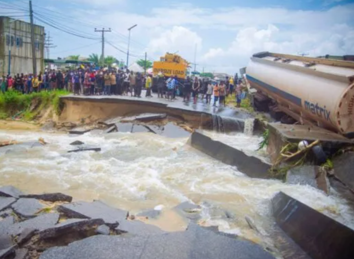 Commuters stranded as floods cut off Agbarho/Ughelli road