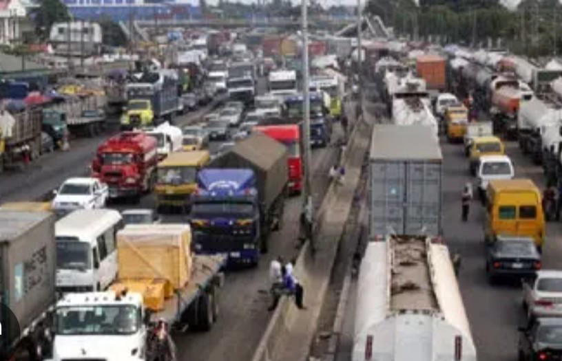 Lagos: How tankers keep bringing Apapa to standstill