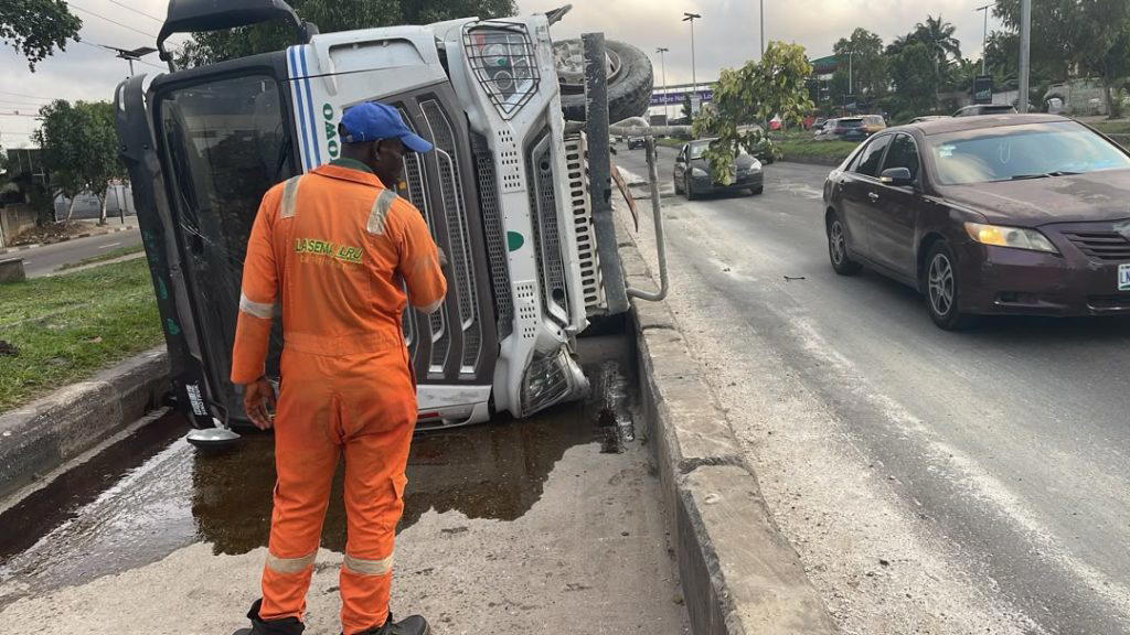LASEMA clears truck incidents, restores traffic on Ikorodu Road