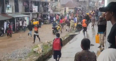 Osogbo residents loot food warehouse amid gunshots