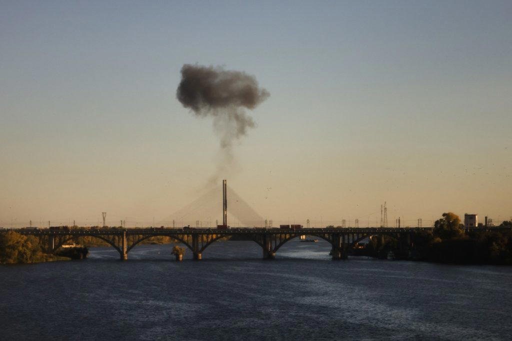 Russia warns diplomats, foreigners to leave Kyiv over strike threat