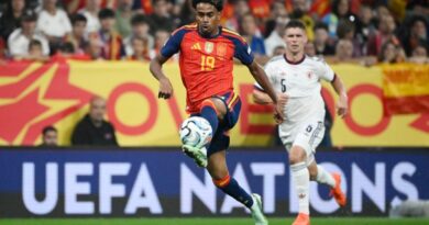 Yamal on target as Spain hold off Czech Republic