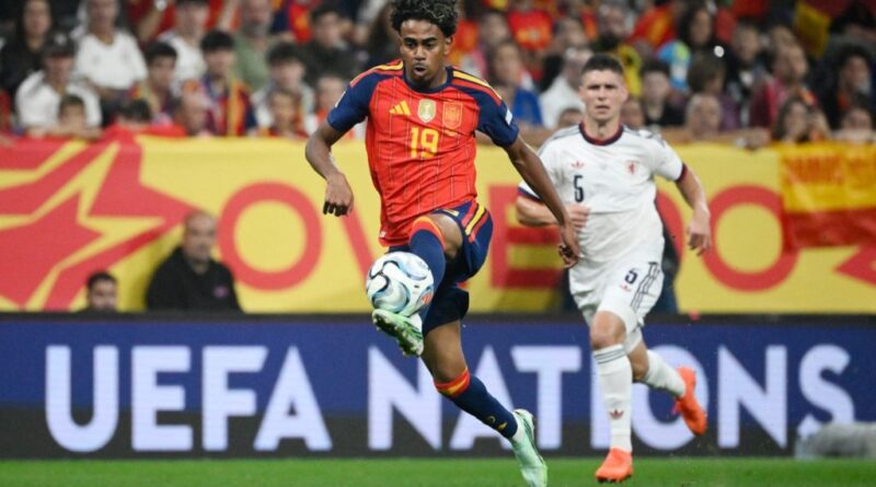 Yamal on target as Spain hold off Czech Republic