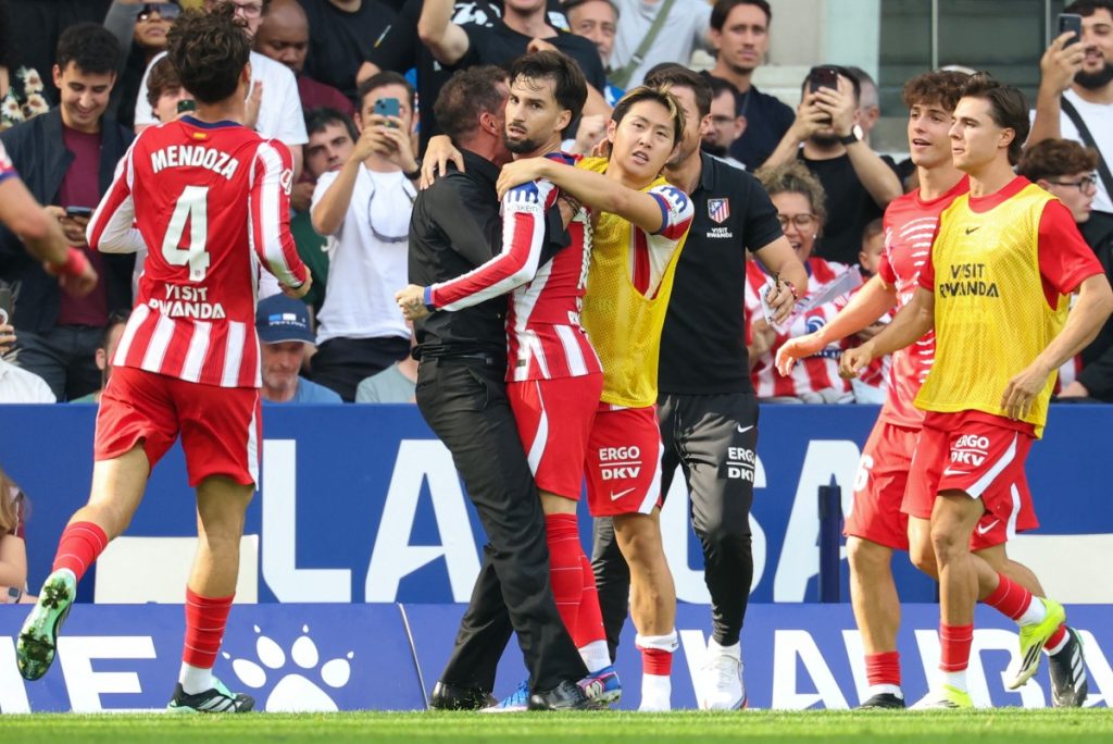 In-form Atletico snatch late win at Espanyol