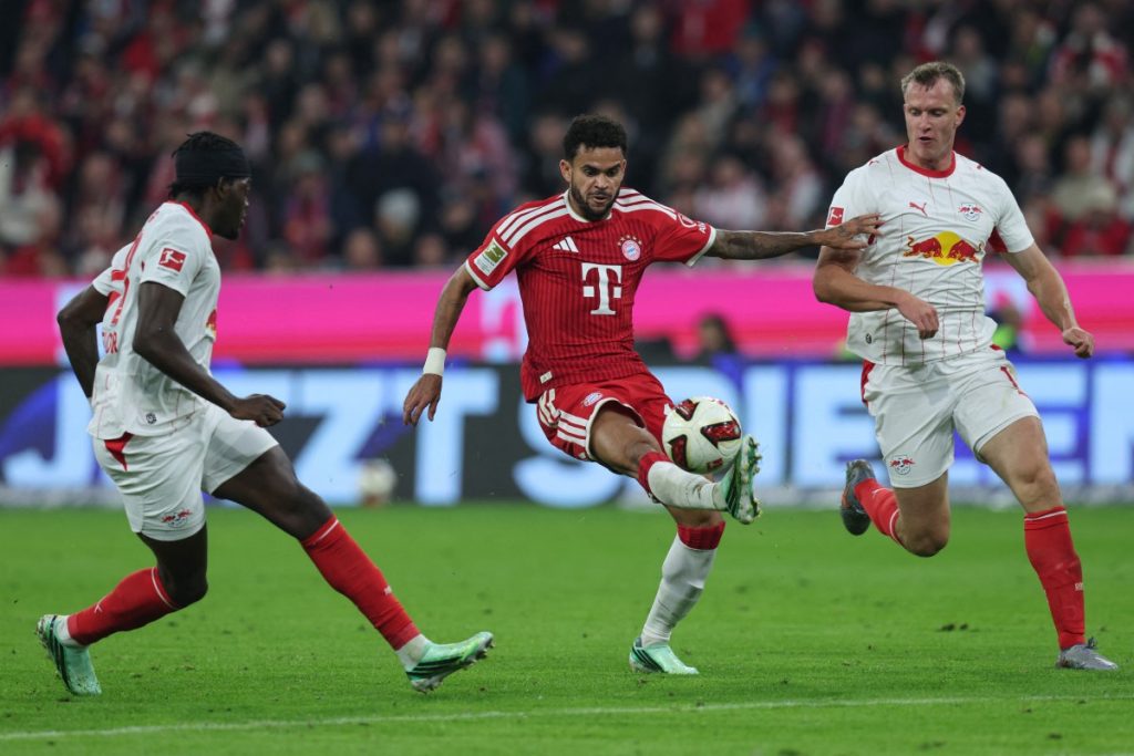 Diaz dazzles as Bayern Munich batter Leipzig 6-1 to go top