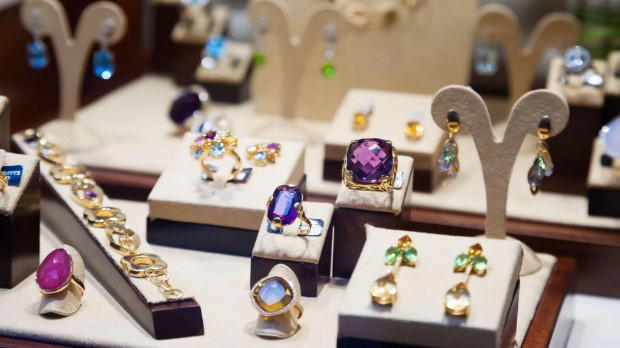 From-Jewellery-Box-to-Cash-What-Makes-Gold-Earrings-Valuable.jpg