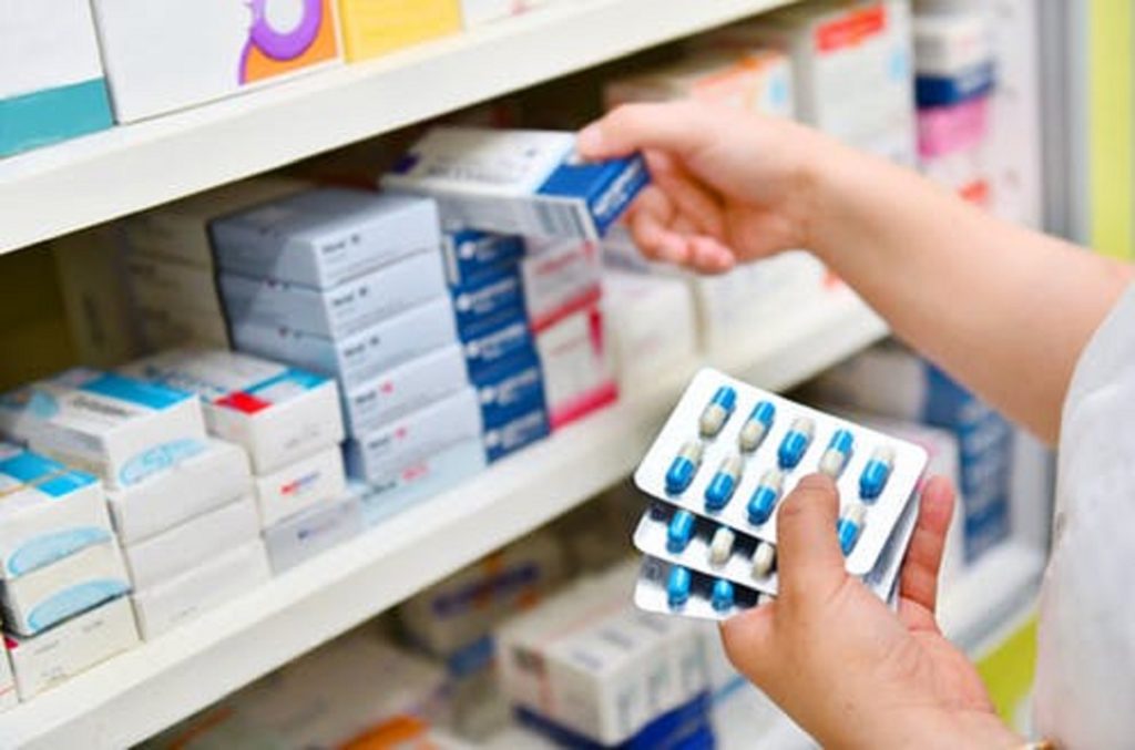 Pharmacists warn against patronising street medicine vendors