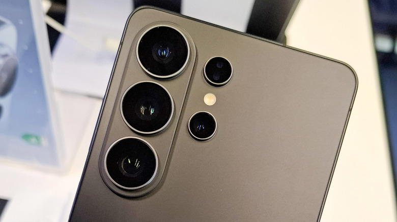 3 Samsung phones that can compete with the new iPhone 18